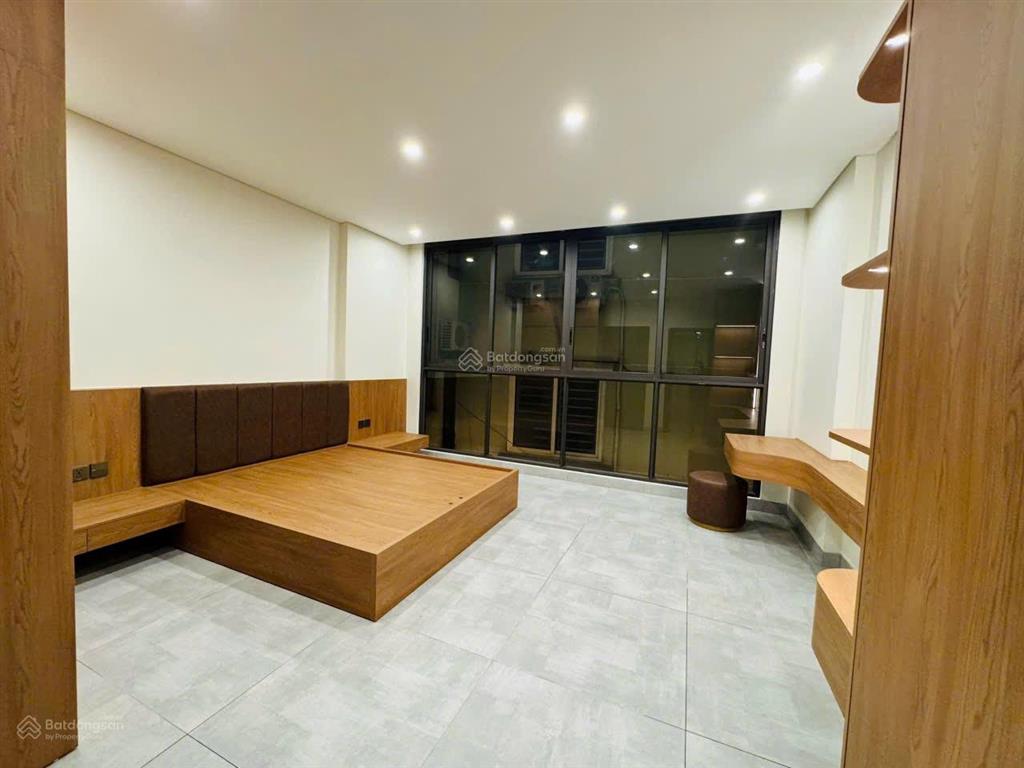 Bán nhà nguyễn khánh toàn6tầng thang máynội thất hiện đại sang trọng mặt tiền quyền lực