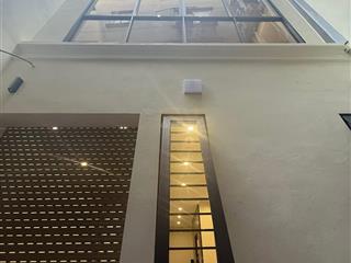 Bán nhà nguyễn khánh toàn6tầng thang máynội thất hiện đại sang trọng mặt tiền quyền lực