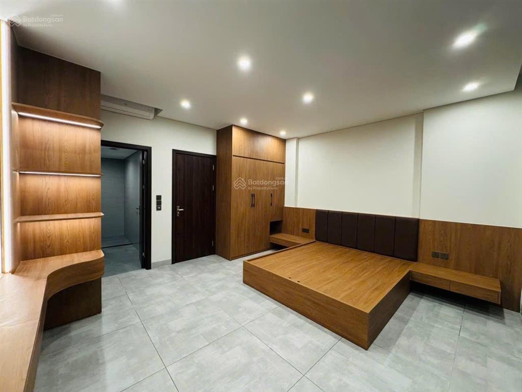 Bán nhà nguyễn khánh toàn6tầng thang máynội thất hiện đại sang trọng mặt tiền quyền lực