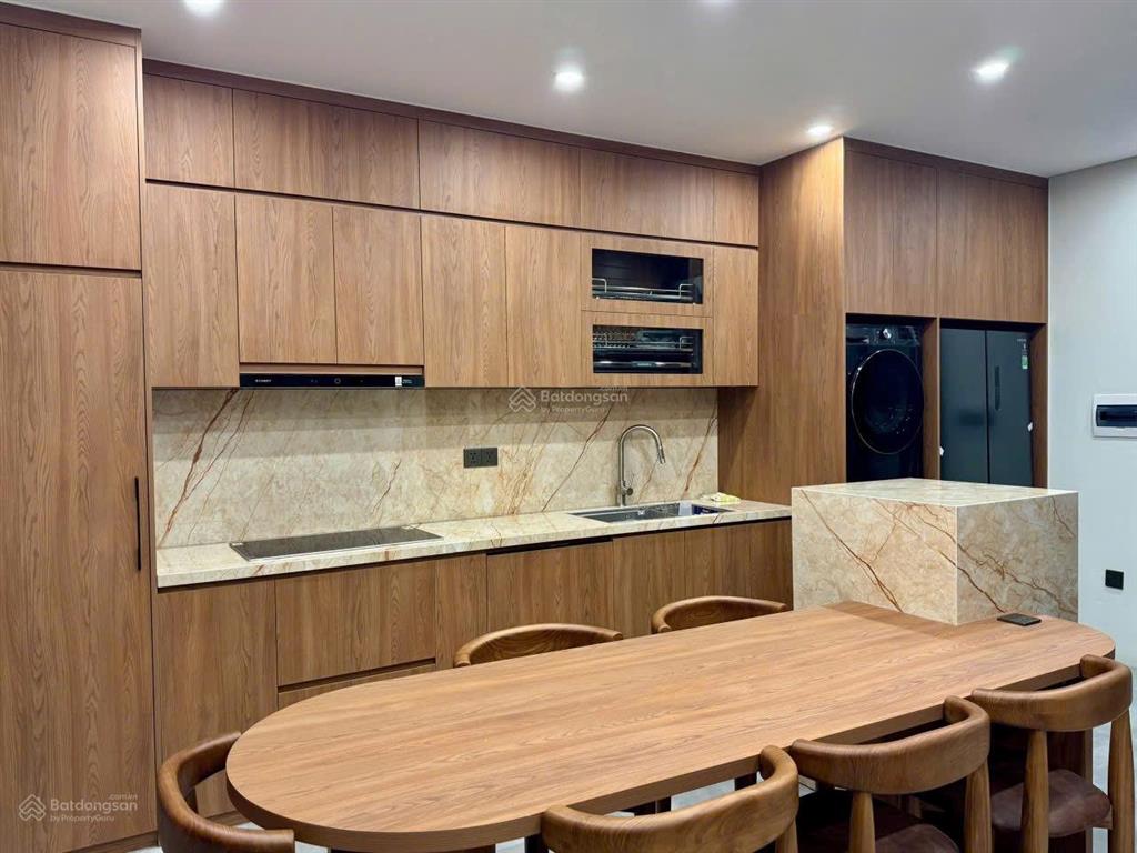 Bán nhà nguyễn khánh toàn6tầng thang máynội thất hiện đại sang trọng mặt tiền quyền lực