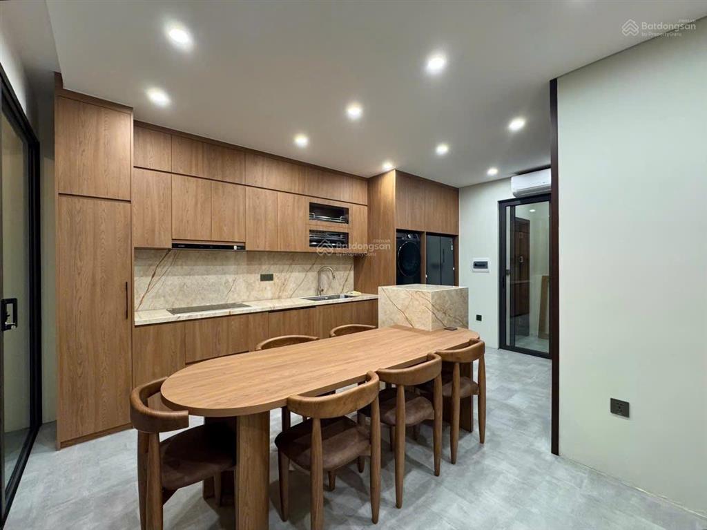 Bán nhà nguyễn khánh toàn6tầng thang máynội thất hiện đại sang trọng mặt tiền quyền lực