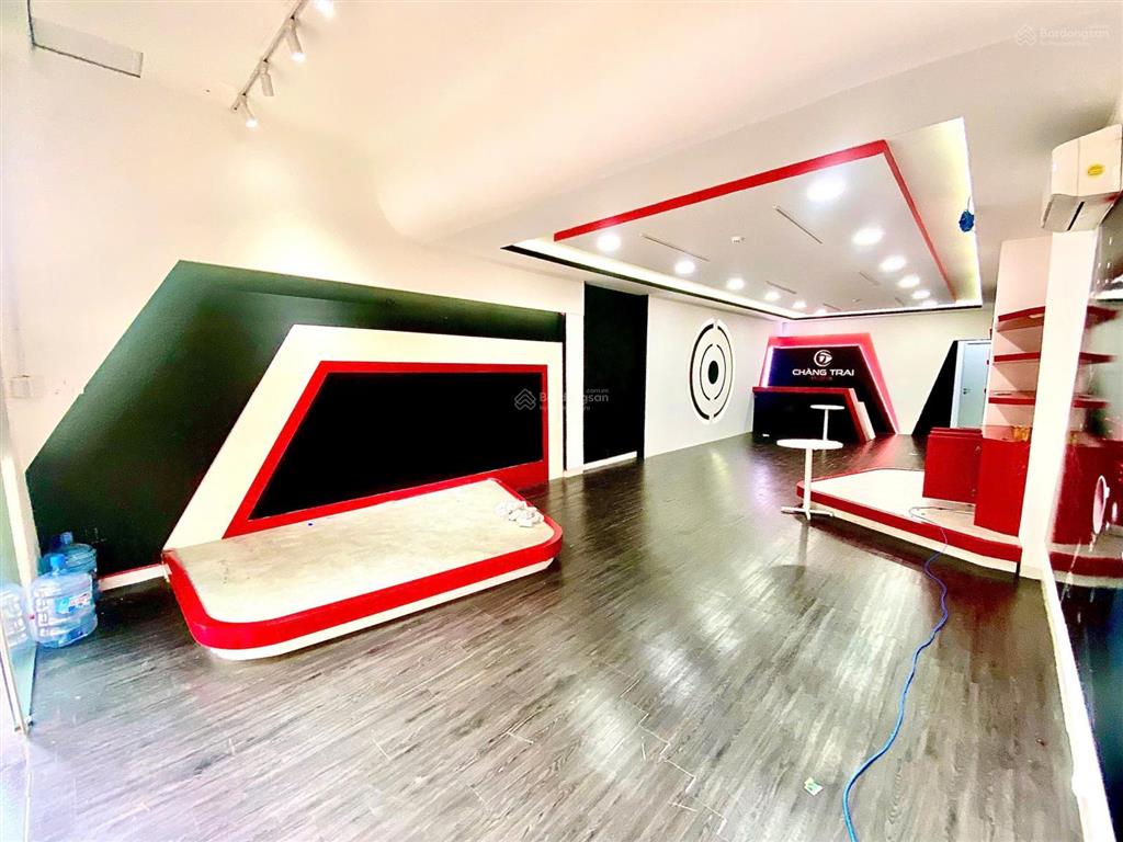 Cho thuê mặt tiền đường trần thị nghỉ 100m2