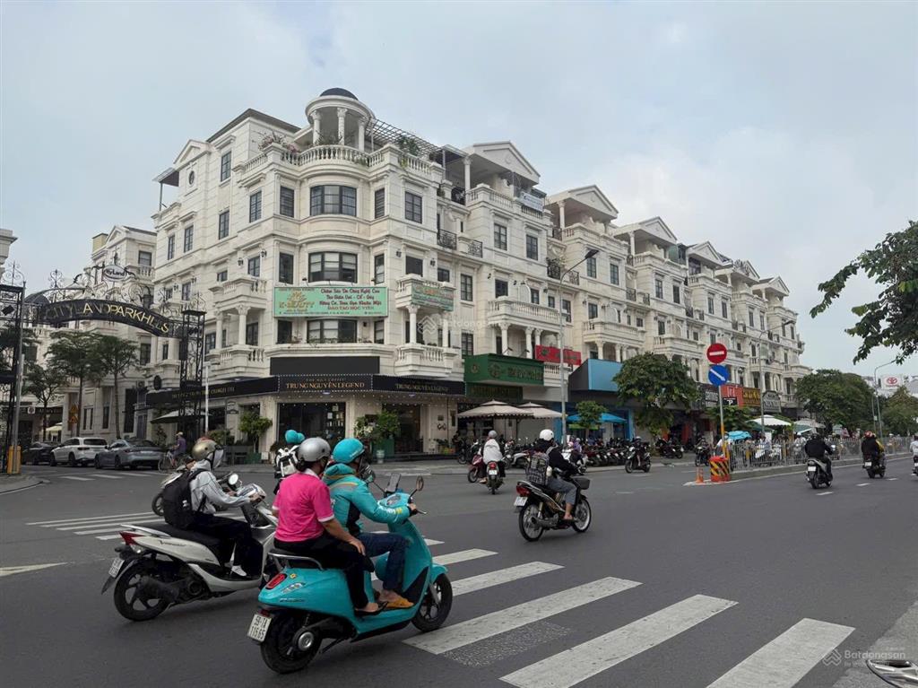 Bán nhà thô cityland mái riêng có thang máy