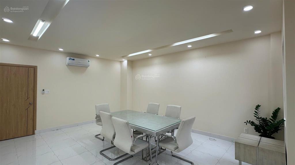Bán nhà phố có thang máy giá 24tỷ