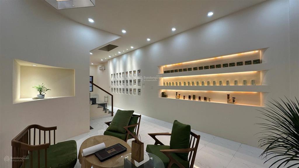 Bán nhà phố có thang máy giá 24tỷ