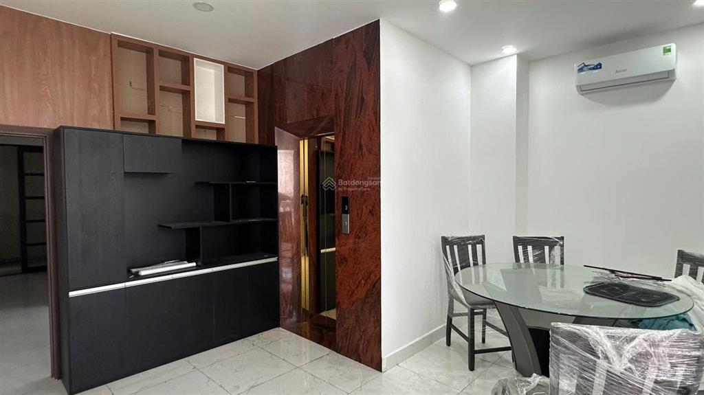 Bán nhà phố có thang máy giá 24tỷ