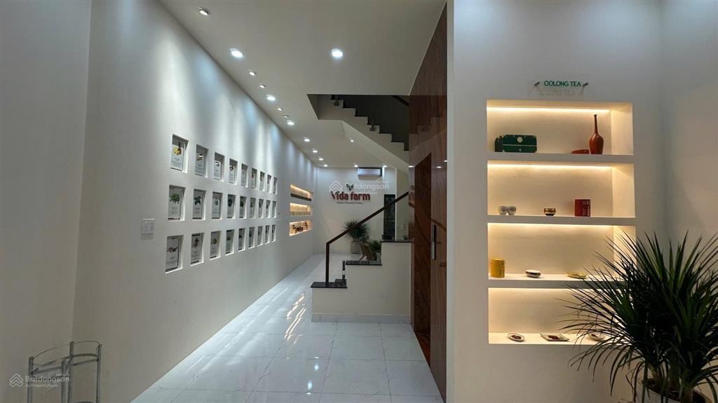Bán nhà phố có thang máy giá 24tỷ