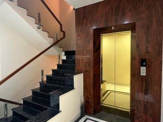Bán nhà phố có thang máy giá 24tỷ