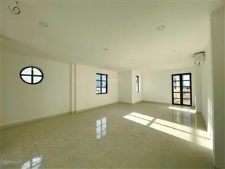 Văn phòng sàn suốt cityland 100m2 có thang máy