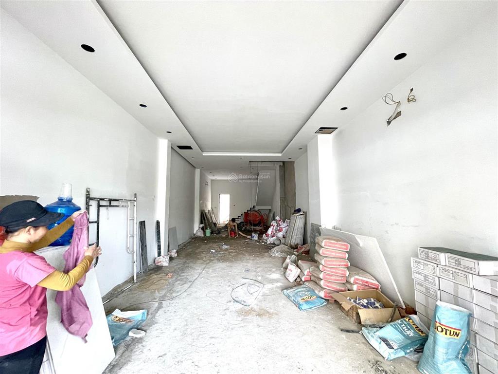 Cho thuê nhà phố có thang máy sắp hoàn thiện