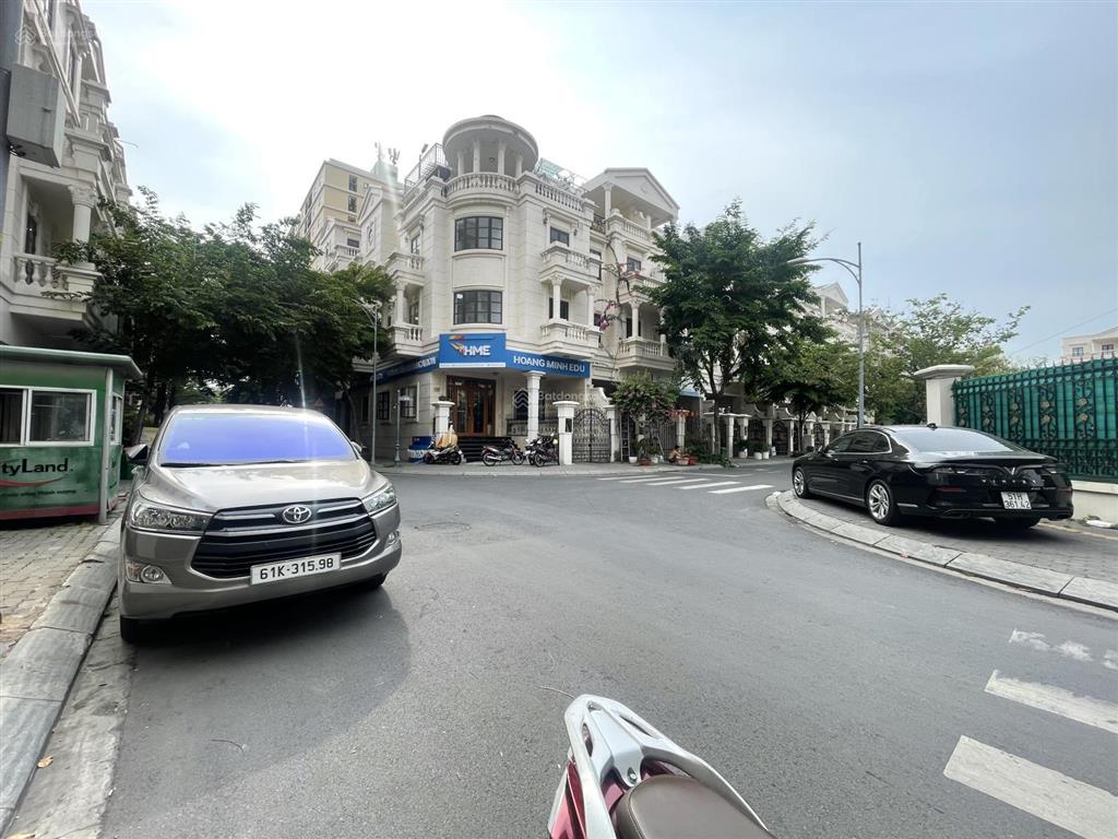 Nhà phố căn góc cityland 140m2 có hầm