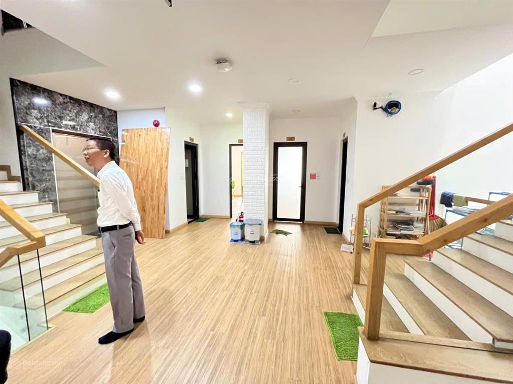 Nhà phố cityland có thang máy. có hầm để xe