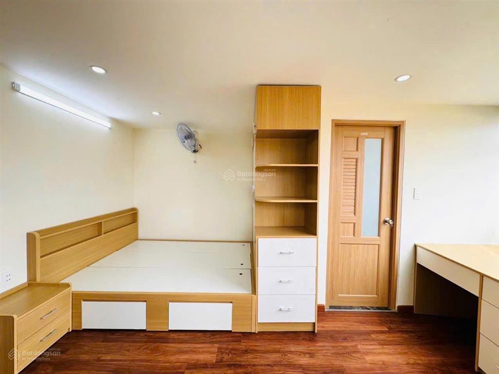 Cho thuê chdv full nội thất đẹp, có ban công rộng 5tr5