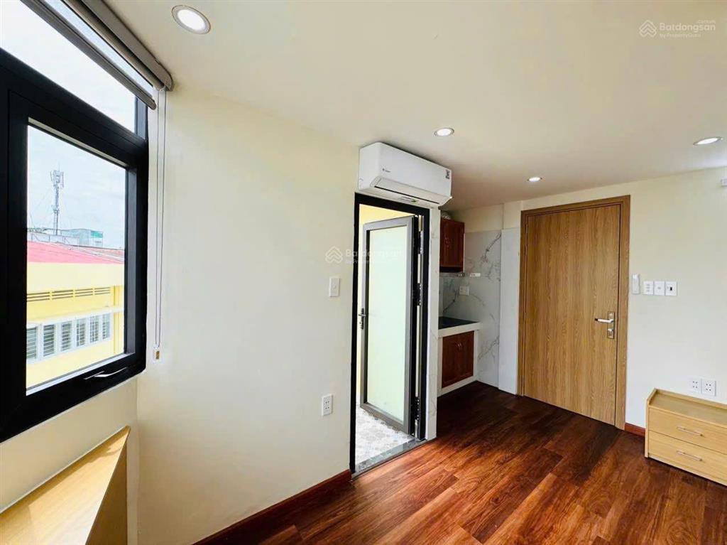 Cho thuê chdv full nội thất đẹp, có ban công rộng 5tr5