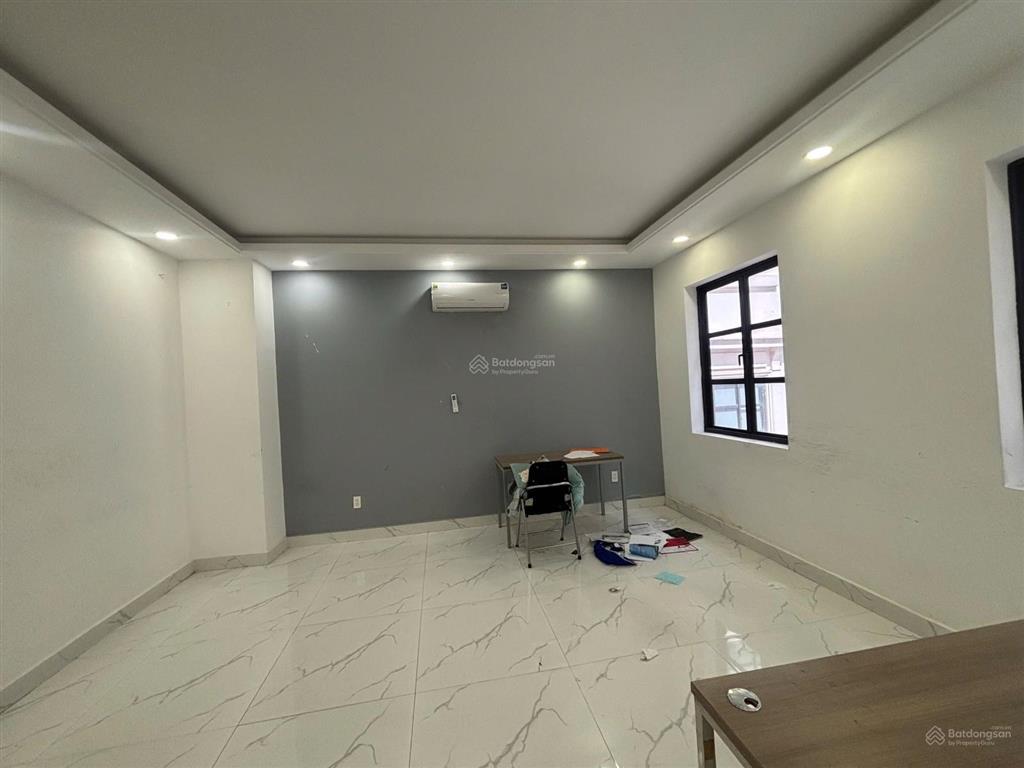 Cho thuê vp cityland 35m2 có nội thất, có hầm để xe 6tr