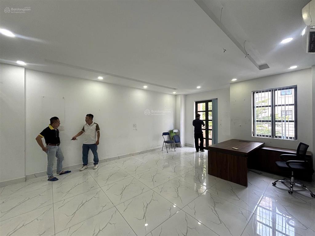 Cho thuê vp cityland 35m2 có nội thất, có hầm để xe 6tr