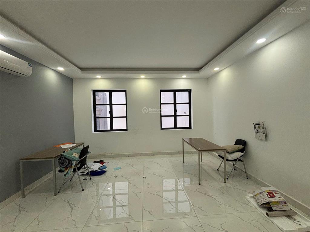 Cho thuê vp cityland 35m2 có nội thất, có hầm để xe 6tr