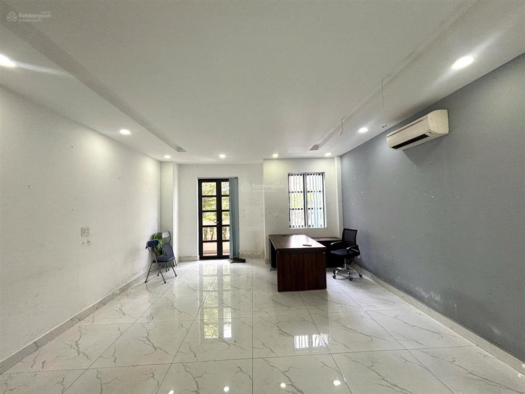 Cho thuê vp cityland 35m2 có nội thất, có hầm để xe 6tr