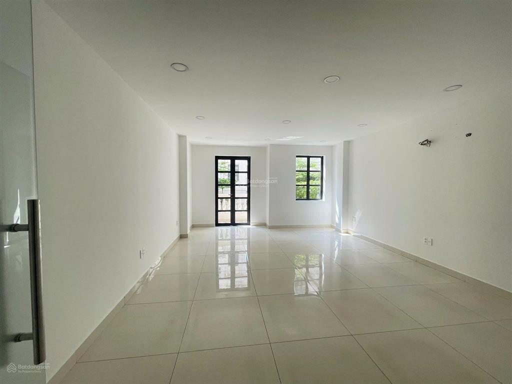 Cho thuê nguyên căn cityland có thang máy, có hầm 45tr/th