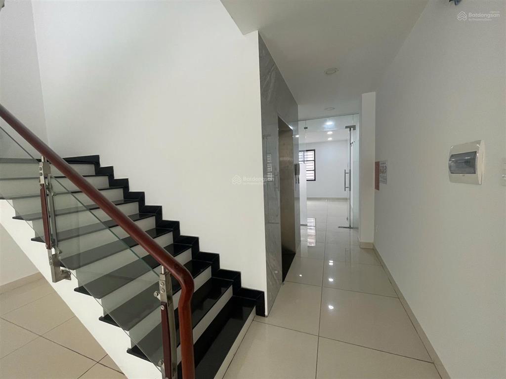 Cho thuê nguyên căn cityland có thang máy, có hầm 45tr/th
