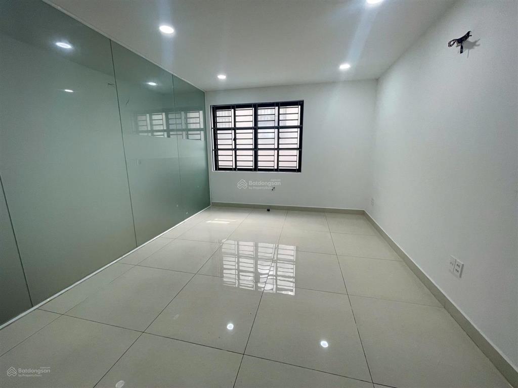 Cho thuê nguyên căn cityland có thang máy, có hầm 45tr/th