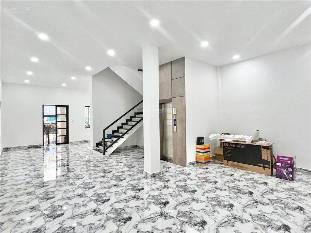 Căn góc cityland 140m2 đẹp có thang máy 50tr có hầm full máy lạnh âm trần