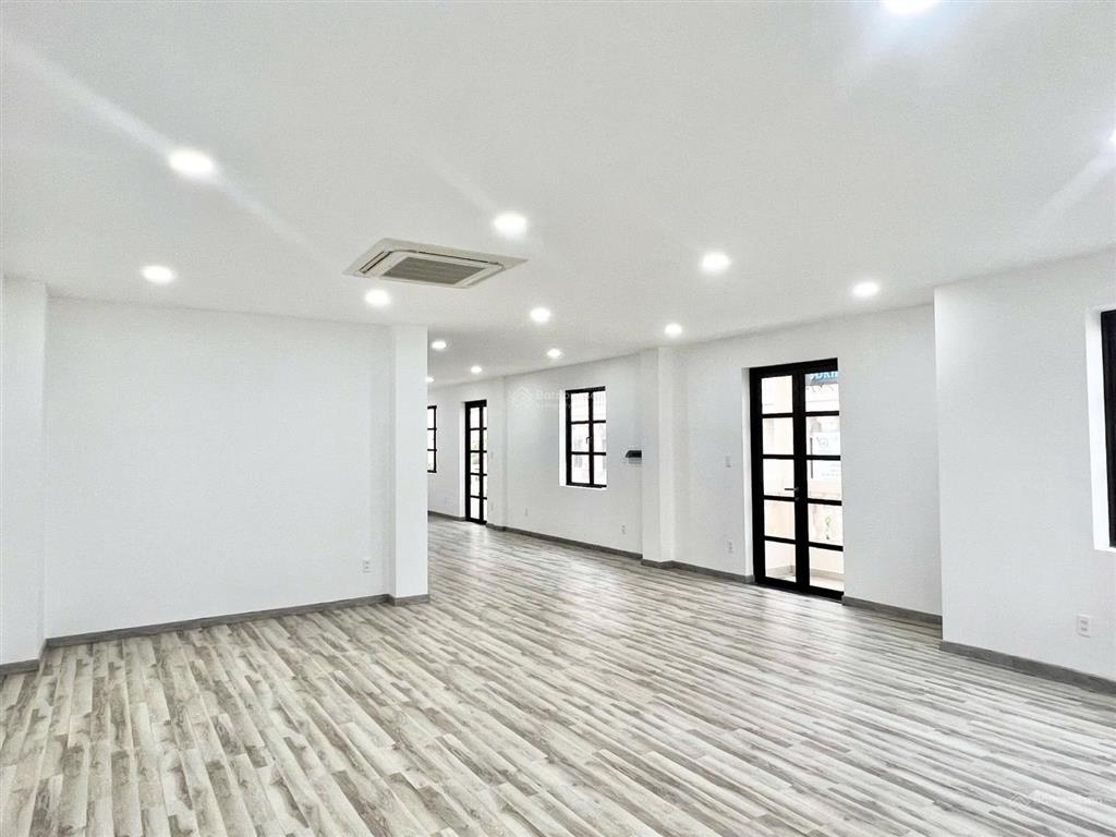 Căn góc cityland 140m2 đẹp có thang máy 50tr có hầm full máy lạnh âm trần