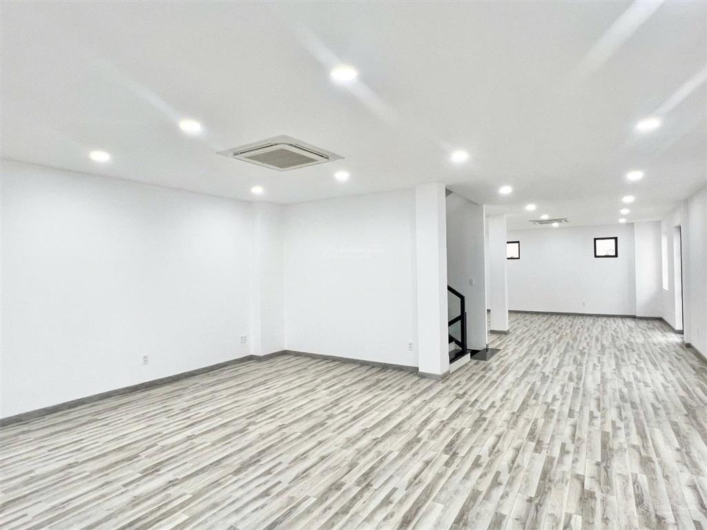 Căn góc cityland 140m2 đẹp có thang máy 50tr có hầm full máy lạnh âm trần
