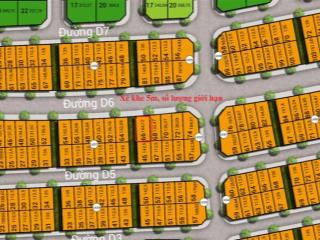 Nhà liền kề, 1 trong 72 căn xẻ khe bán đợt 1, 3 tầng, hướng đông bắc, thuộc dự án charmora city