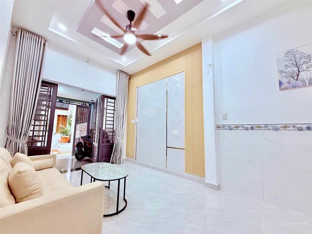 Nhà đẹp ở ngay 41m2 2 tầng lung linh chắc chắn sân rộng tặng full nội thất giá 4,75 tỷ