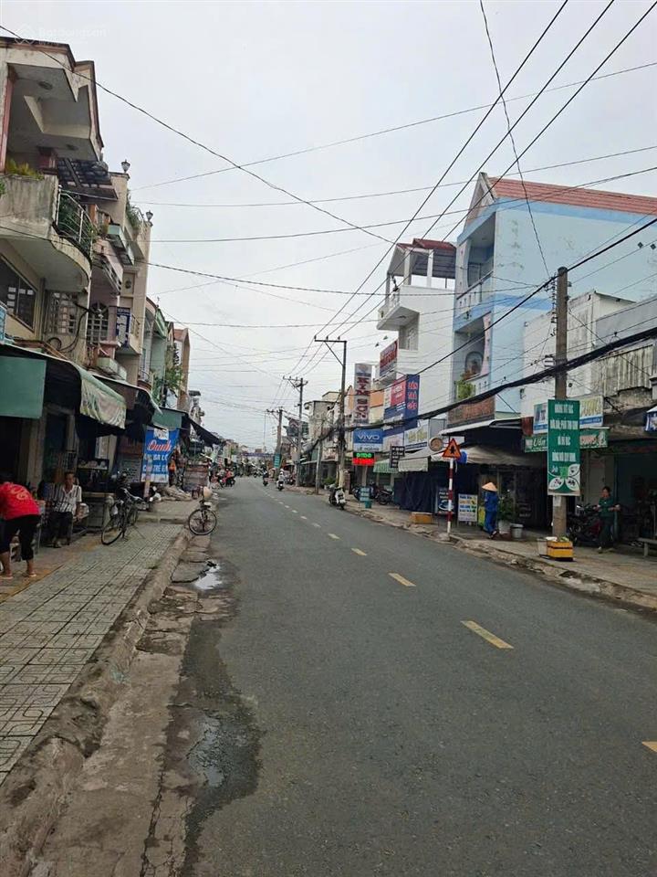 Bán nhà vị trí mặt tiền kinh doanh ngay trung tâm thị trấn thủ thừa 54m2 giá 4.2 tỷ