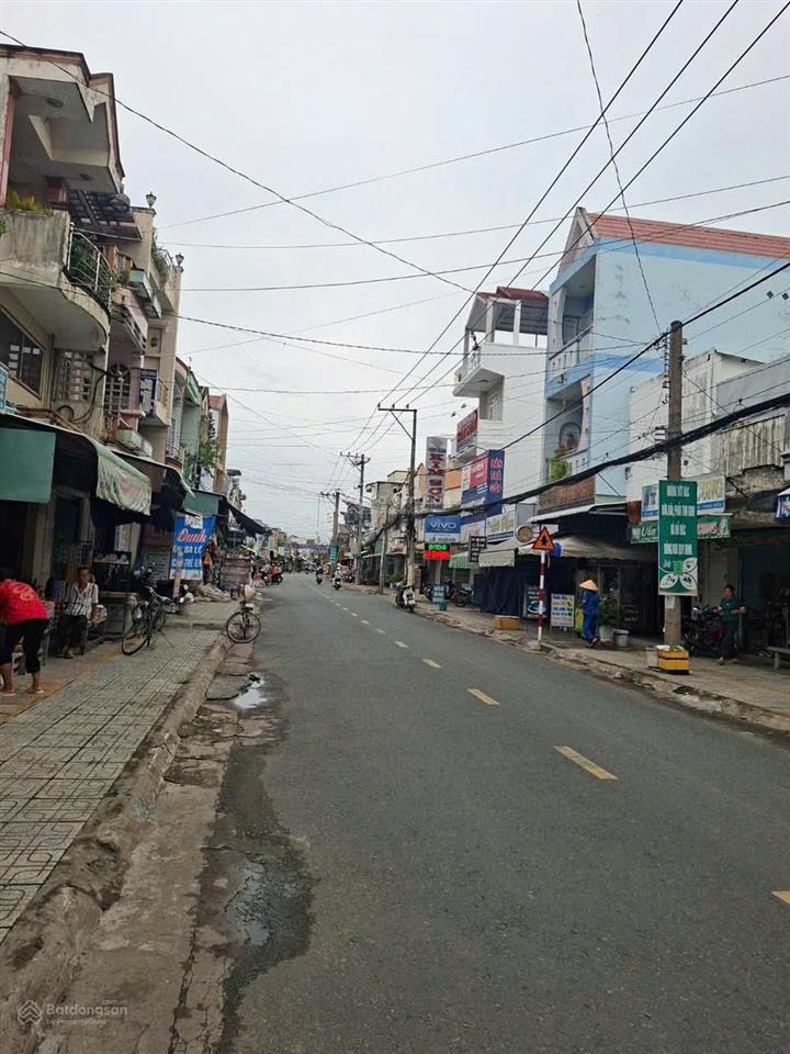 Bán nhà vị trí mặt tiền kinh doanh ngay trung tâm thị trấn thủ thừa 54m2 giá 4.2 tỷ