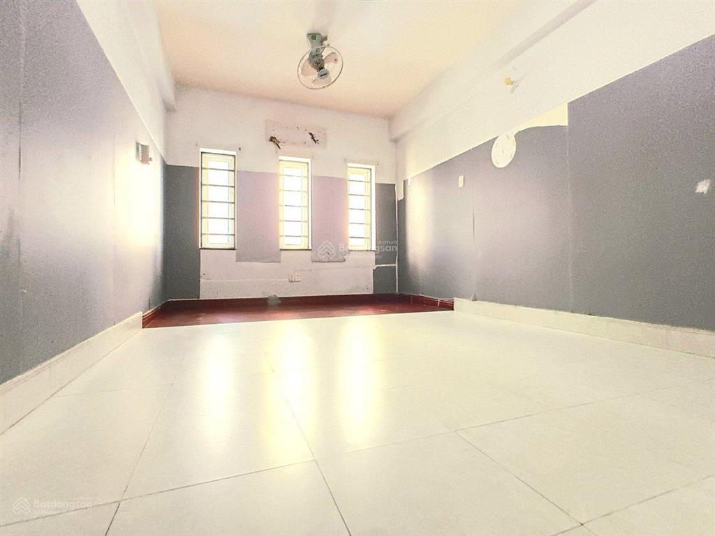 Bán nhà hẻm ô tô thông võ văn kiệt  trần hưng đạo, quận 1  3 tầng btct, 3pn, 3wc, giá 8,4 tỷ