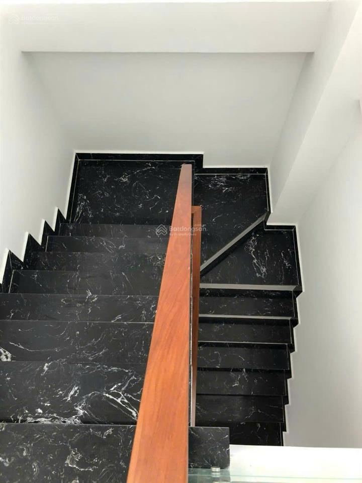 Nhà căn góc trần phú, quận 5  ngang 5,1m hiếm, sát mặt tiền, 7pn, dòng tiền 400tr/năm, giá 9,29 tỷ