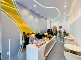 Mặt tiền đinh tiên hoàng, khu tân định quận 1  2 mặt tiền, thang máy, hđ thuê 81tr/tháng, 18,5 tỷ