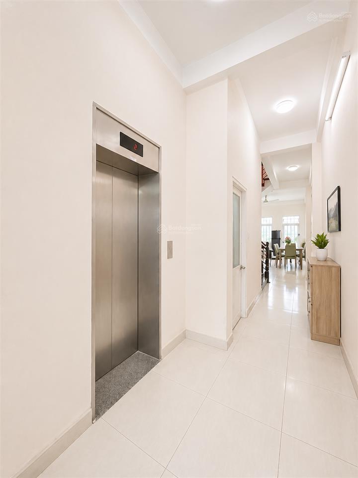 Nhà hẻm xe hơi lê thị riêng, quận 1, gần chợ bến thành, gần 100m², nở hậu, thang máy, ~288 tr/m²
