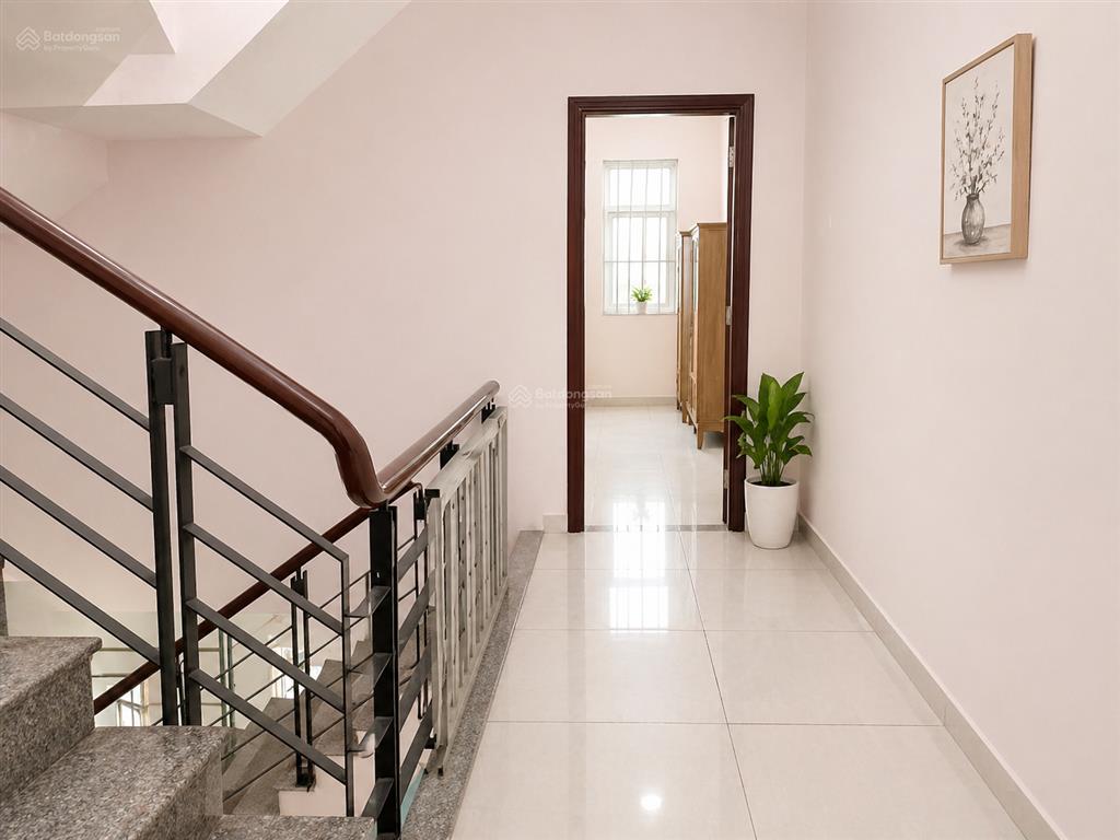 Nhà hẻm xe hơi lê thị riêng, quận 1, gần chợ bến thành, gần 100m², nở hậu, thang máy, ~288 tr/m²