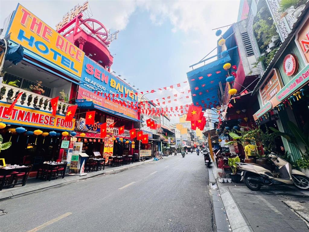 Hiếm ngang lớn 5,4m*12,4m  chủ 1 đời xưa bán nhà 2 tầng mặt tiền hxh bùi viện, q.1  chỉ 11 tỷ