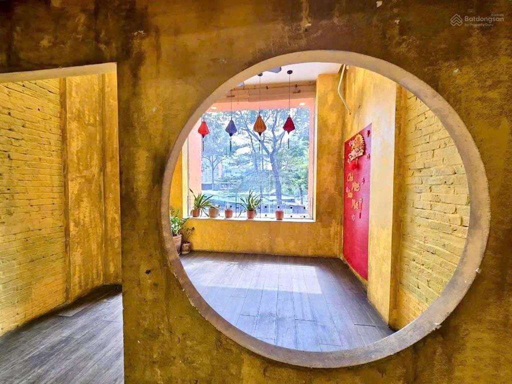 Siêu phẩm khan hiếmbán nhà 2 tầng mặt tiền hồ tùng mậu, q.1dt 4m*19mvị trí kim cương nguyễn huệ