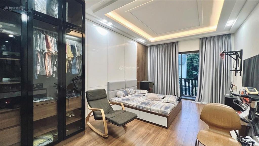 Hiếm bán nhà 5 tầng mặt tiền huyền quang, q.1 căn góc 3 mt đẹp thoáng dt 4m*16 sh vuông vức