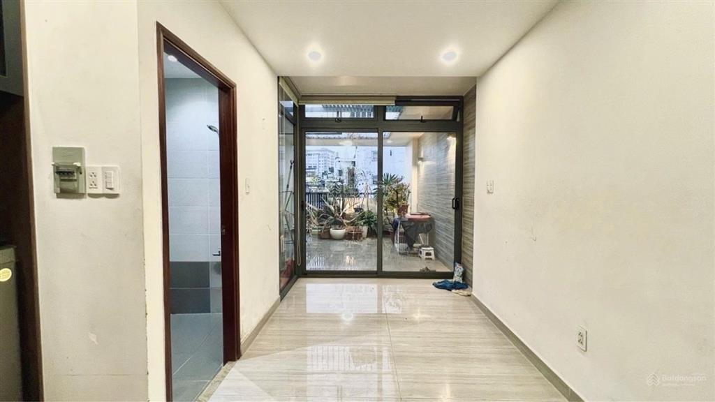 Hiếm bán nhà 5 tầng mặt tiền huyền quang, q.1 căn góc 3 mt đẹp thoáng dt 4m*16 sh vuông vức