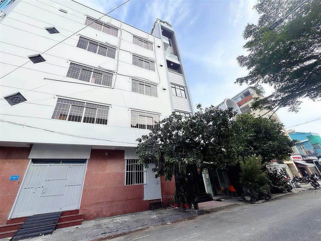 BÁN NHÀ MẶT TIỀN 10M CÓ VỈA HÈ Đ.NGUYỄN TẤT THÀNH, QUẬN 4 - NGANG 4M*20M VUÔNG ĐẸP FULL
