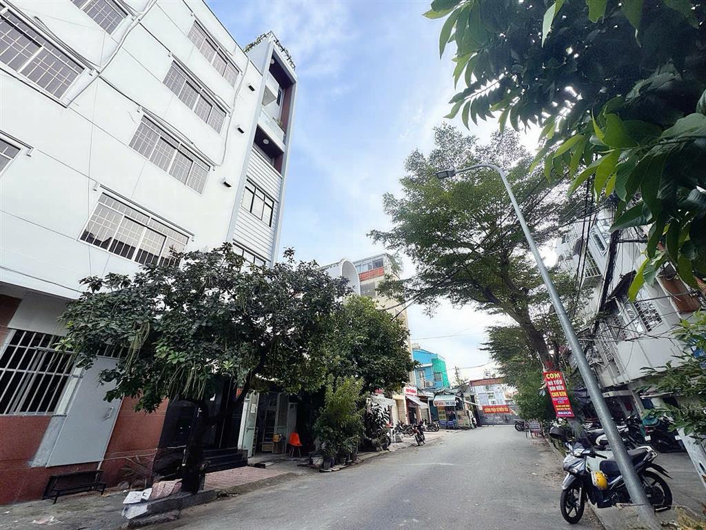 BÁN NHÀ MẶT TIỀN 10M CÓ VỈA HÈ Đ.NGUYỄN TẤT THÀNH, QUẬN 4 - NGANG 4M*20M VUÔNG ĐẸP FULL