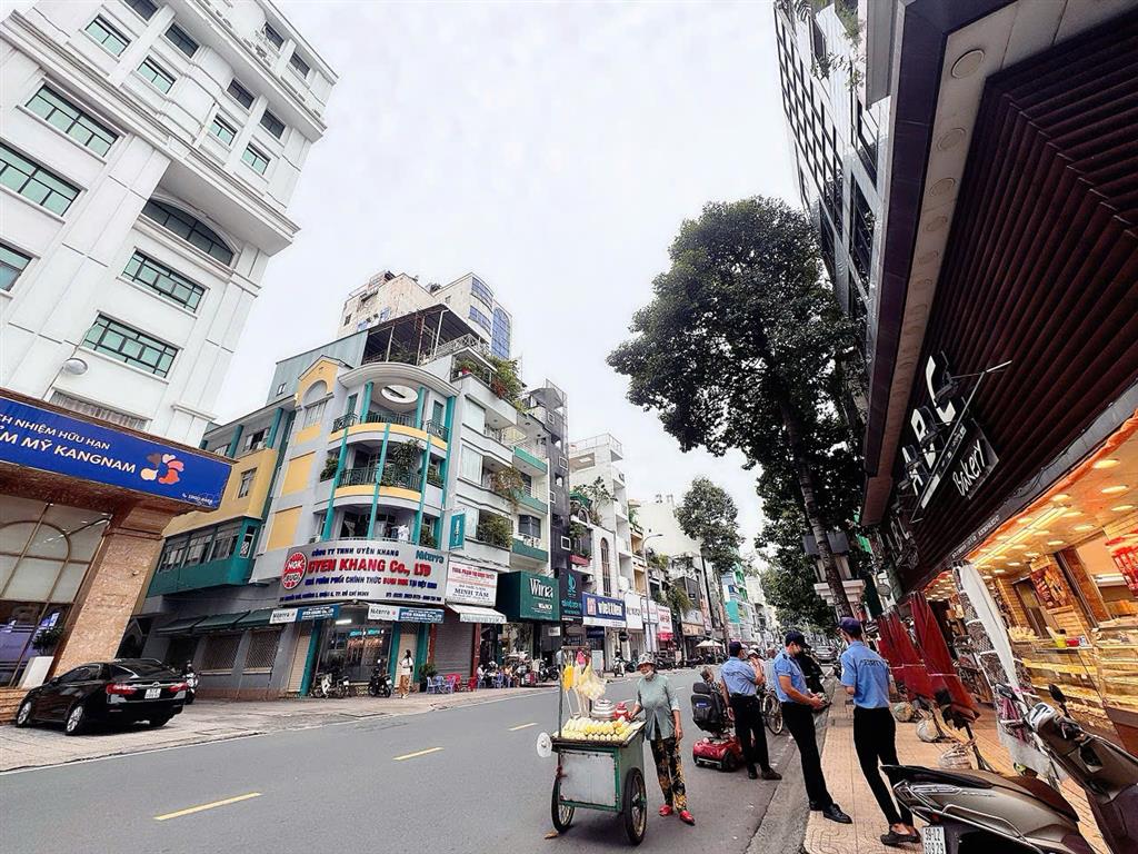 HIẾM NGANG LỚN 7M*21M - BÁN NHÀ 4 TẦNG MẶT TIỀN Đ.NGUYỄN TRÃI NỐI LIỀN Q1 - NGAY NGUYỄN