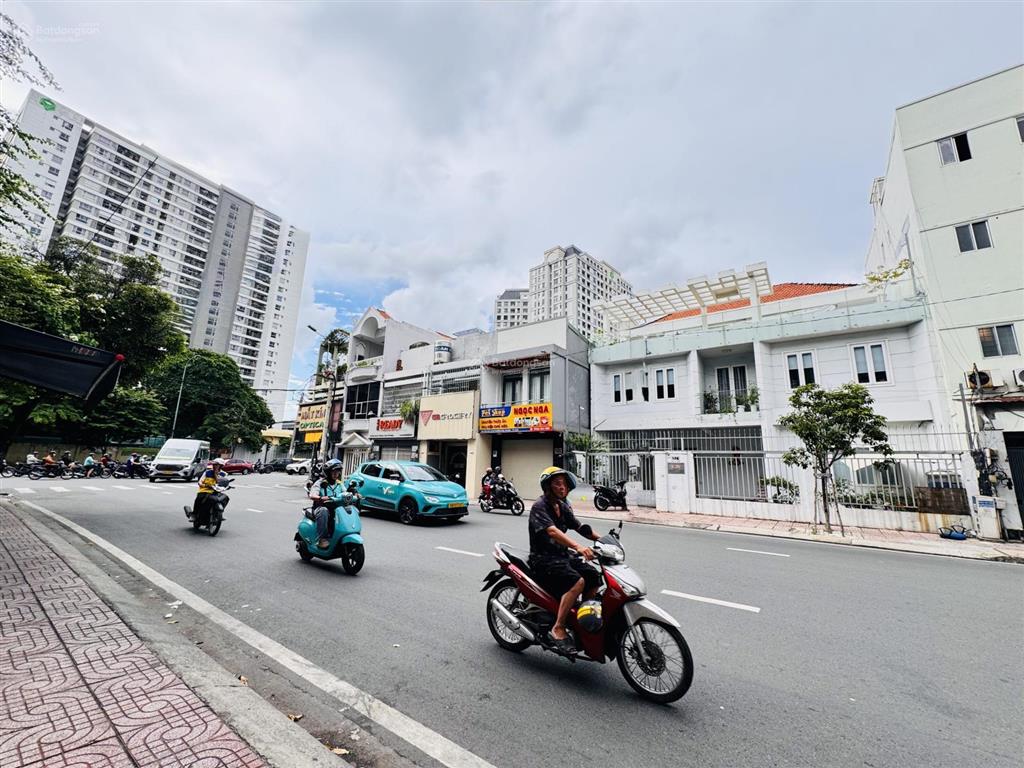 Quận phú nhuận bán nhà 3 tầng mặt tiền đào duy anh, dt 187m2, ngang hiếm 12,4m*15,5m sh vuông vức