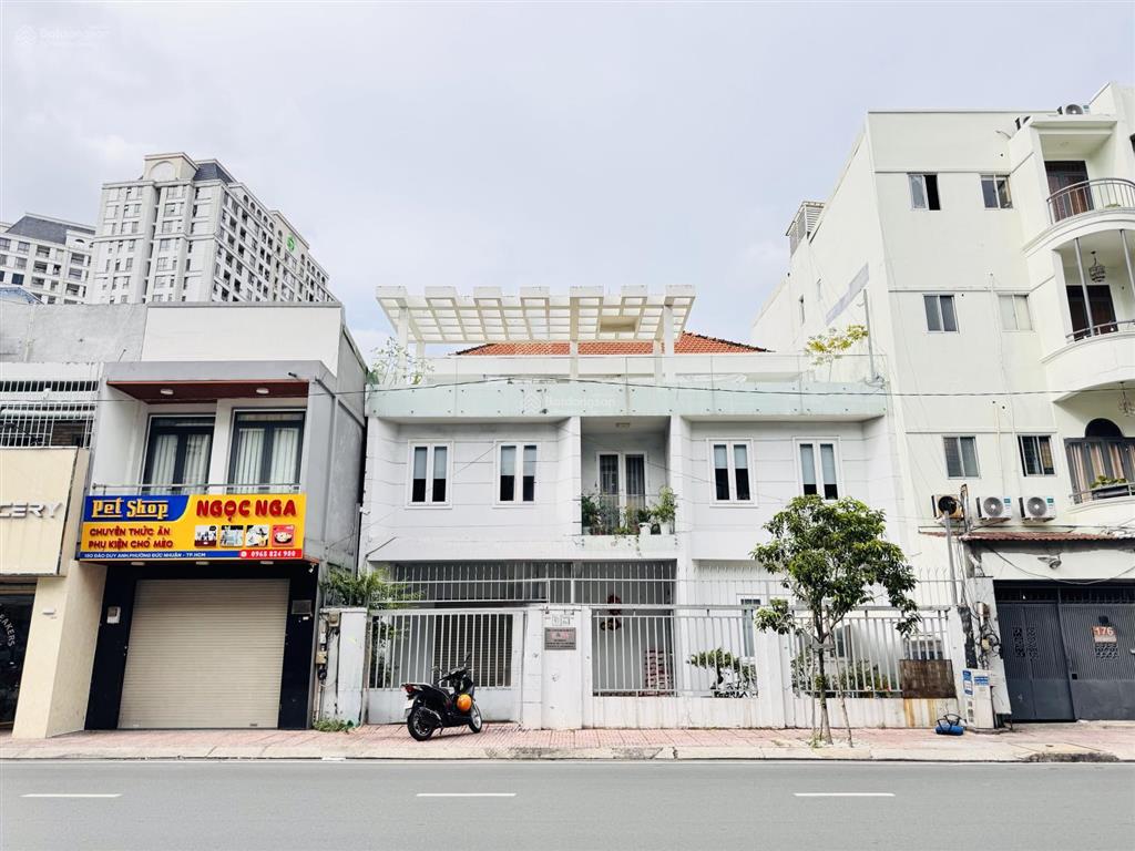 Quận phú nhuận bán nhà 3 tầng mặt tiền đào duy anh, dt 187m2, ngang hiếm 12,4m*15,5m sh vuông vức