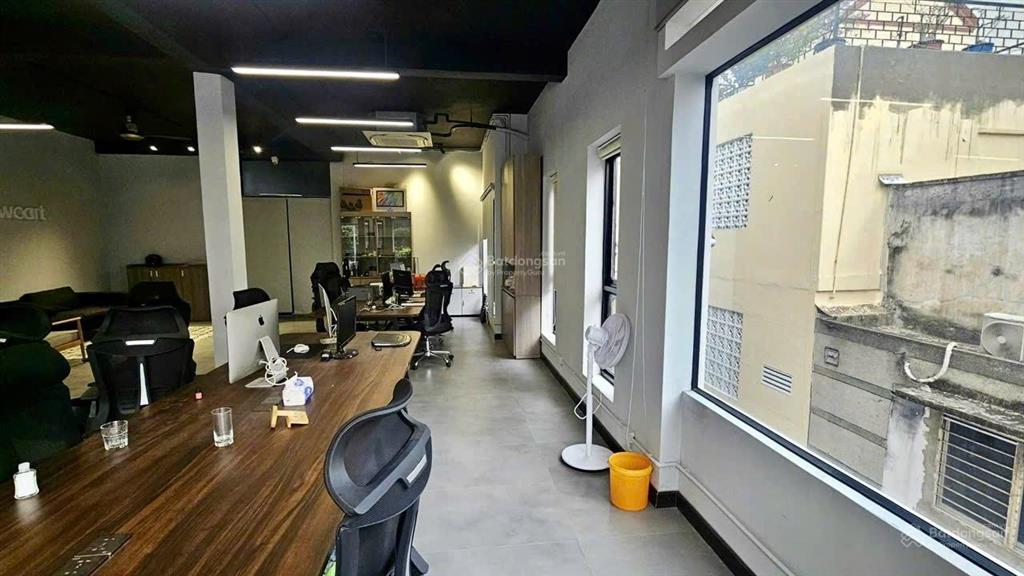 Quận phú nhuận bán nhà 4 tầng căn góc 3 mặt tiền đào duy anh dt 256m2ngang lớn 9m*29m vuông vức