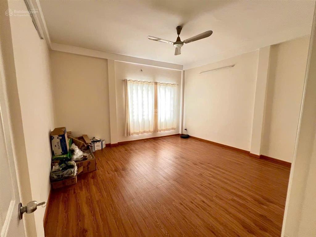 Quận 3 bán nhà 4 tầng mặt tiền bàn cờ, p.bàn cờ dt 4,7m*14,5m sân thượng trước& sau chỉ 28t