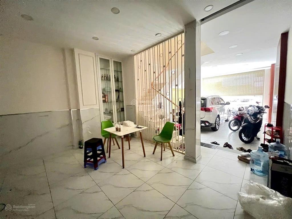 Quận 3 bán nhà 4 tầng mặt tiền bàn cờ, p.bàn cờ dt 4,7m*14,5m sân thượng trước& sau chỉ 28t
