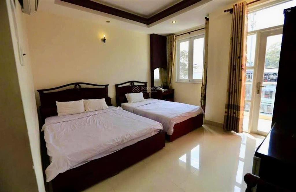 Quận 1 bán toà nhà 10 tầng mặt tiền đinh tiên hoàng dt 155m2 22p dịch vụ hdt khoán 1,8 tỷ/năm